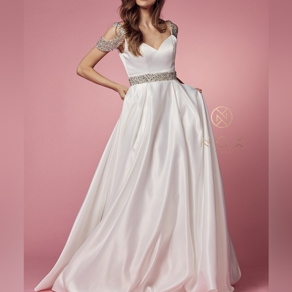 224 Dresses & Skirts - Wedding dress, white a line off the shoulder look with pockets